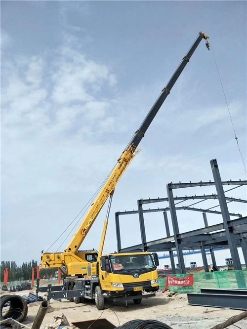 西藏超高层建筑钢结构吊装案例